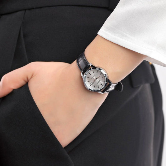 Casio LTP-V004L-7AUDF – Montre Femme Cuir noir Cadran Blanc