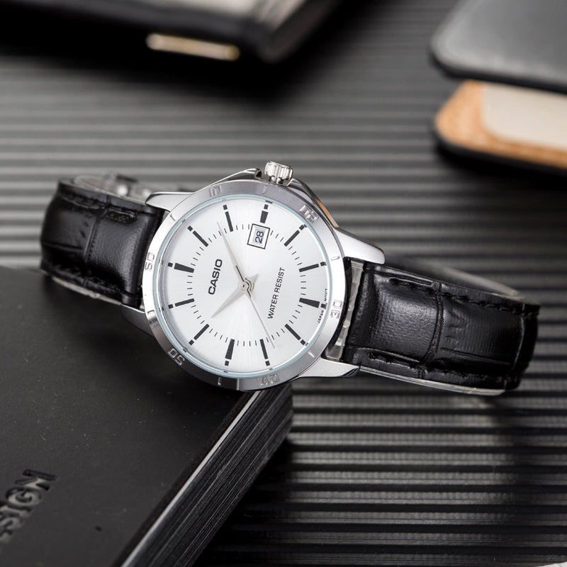 Casio LTP-V004L-7AUDF – Montre Femme Cuir noir Cadran Blanc